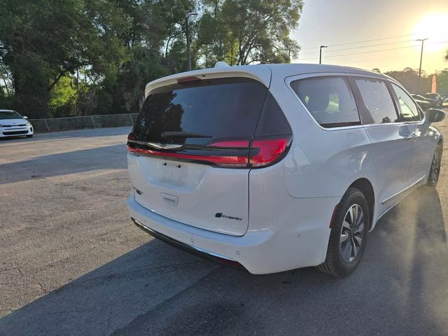 2022 Bright White Clearcoat Chrysler Pacifica Hybrid Limited FWD Van