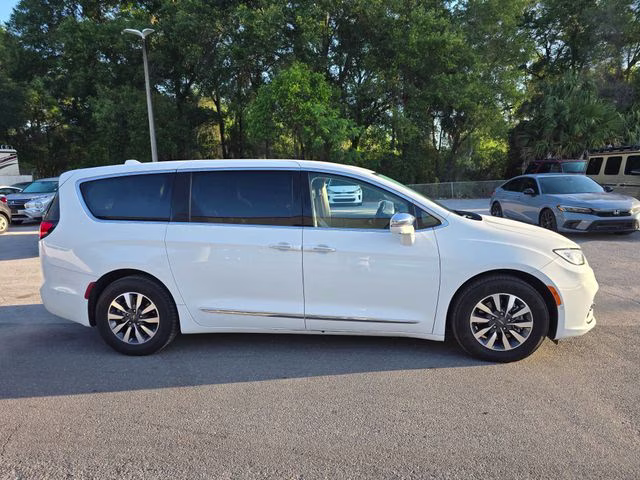 2022 Bright White Clearcoat Chrysler Pacifica Hybrid Limited FWD Van
