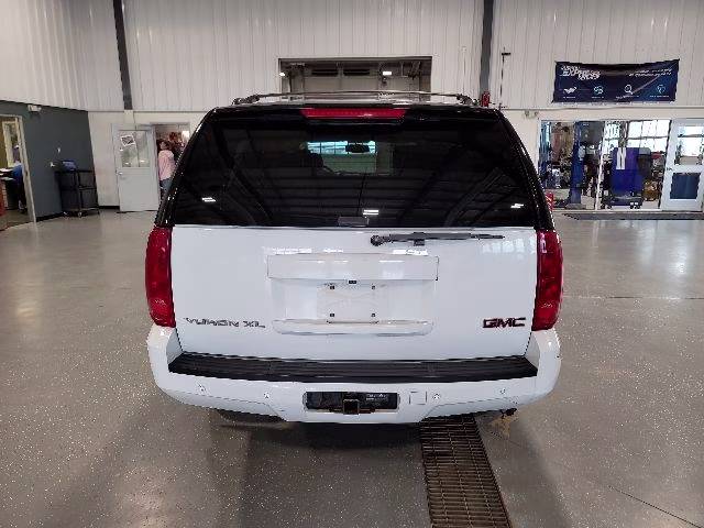 2014 Summit White GMC Yukon XL SLT 1500 4X4 SUV