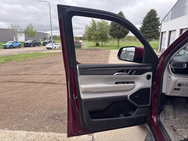 2022 Velvet Red Pearlcoat Jeep Wagoneer Series III 4X4 SUV