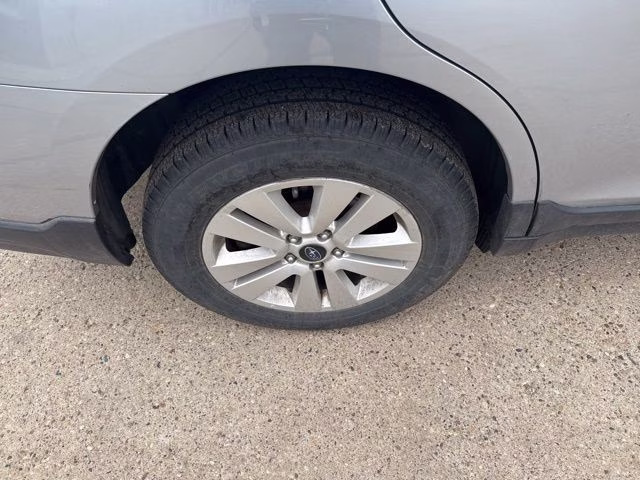 2016 Ice Silver Metallic Subaru Outback 2.5i Premium AWD SUV