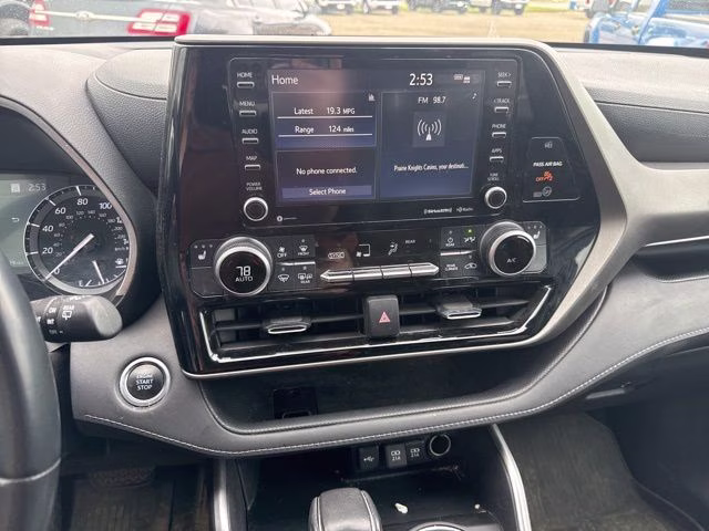 2020 Magnetic Gray Metallic Toyota Highlander XLE AWD SUV