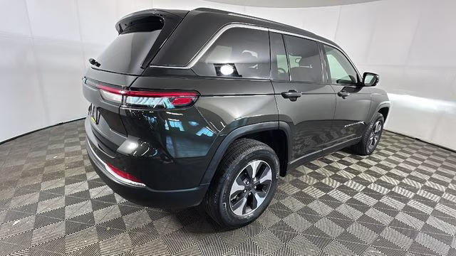 2023 Rocky Mountain Pearlcoat Jeep Grand Cherokee 4xe 4X4 SUV