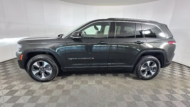 2023 Rocky Mountain Pearlcoat Jeep Grand Cherokee 4xe 4X4 SUV