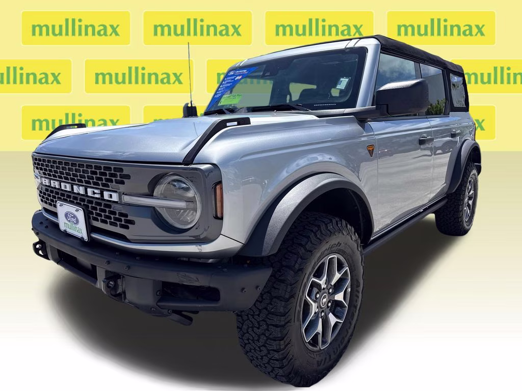 2024 Iconic Silver Metallic Ford Bronco Badlands 4X4 SUV