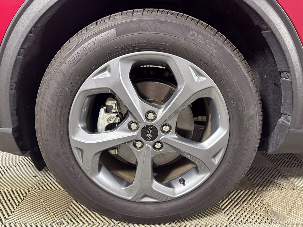 2025 Rapid Red Metallic Tinted Clearcoat Ford Escape ST-Line FWD SUV