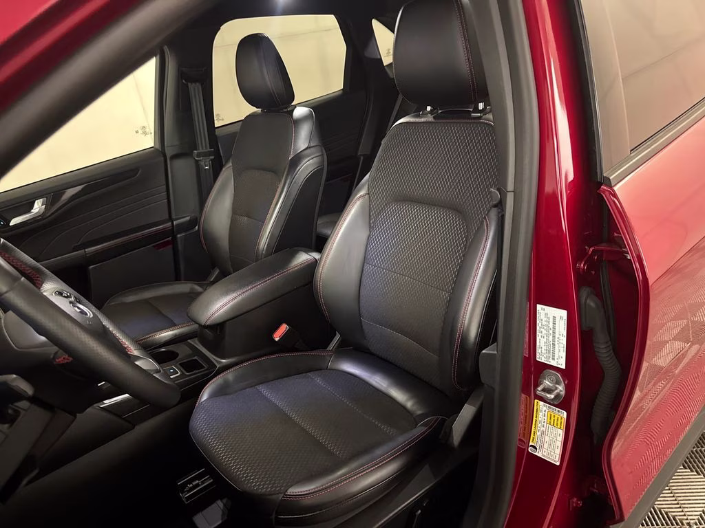 2025 Rapid Red Metallic Tinted Clearcoat Ford Escape ST-Line FWD SUV