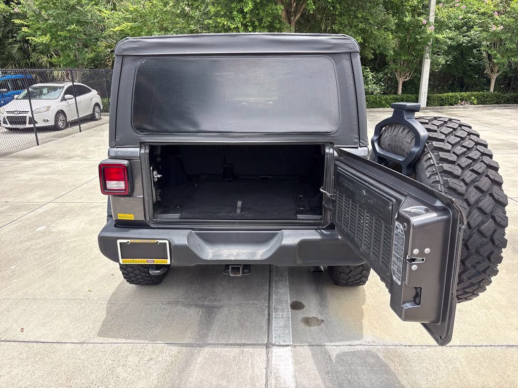 2020 Granite Crystal Metallic Clearcoat Jeep Wrangler Unlimited Willys 4X4 SUV