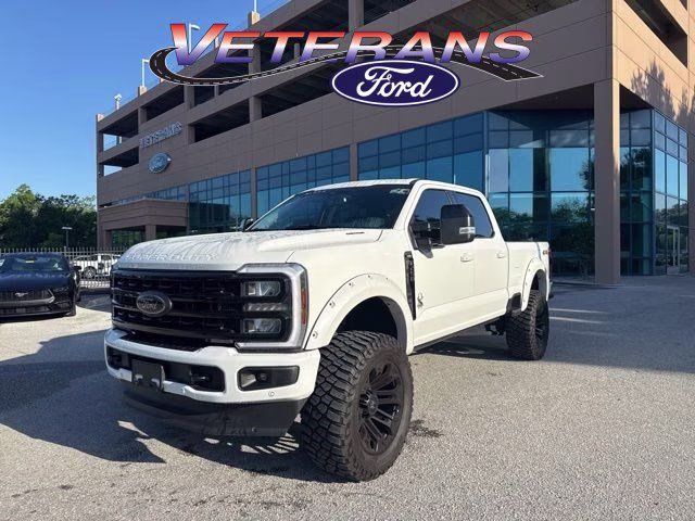 2024 Star White Metallic Tri-Coat Ford Super Duty F-250 SRW LARIAT Crew Cab Pickup 4X4 Truck