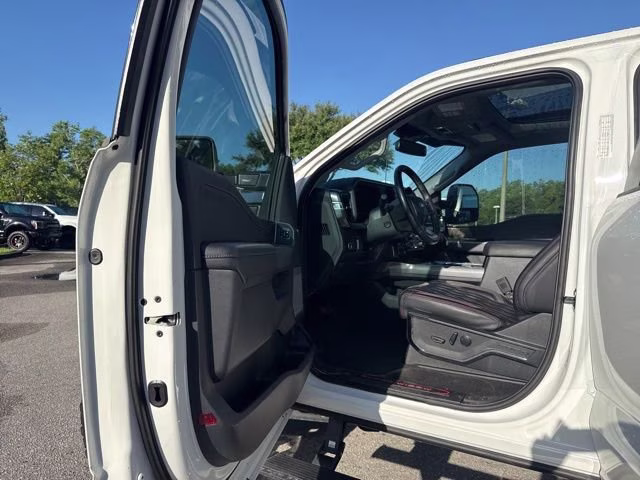 2024 Star White Metallic Tri-Coat Ford Super Duty F-250 SRW LARIAT Crew Cab Pickup 4X4 Truck