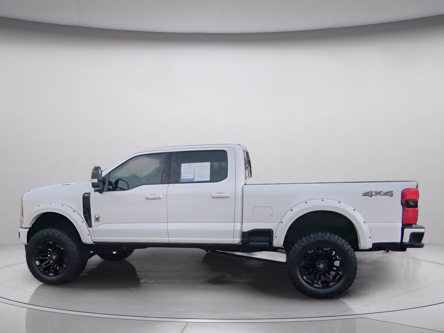 2024 Star White Metallic Tri-Coat Ford Super Duty F-250 SRW LARIAT Crew Cab Pickup 4X4 Truck