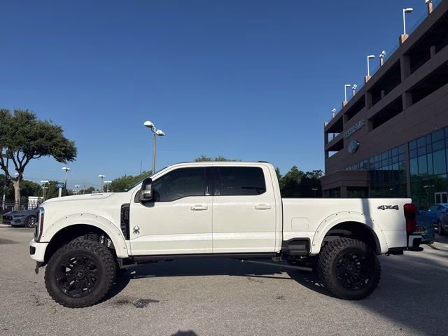 2024 Star White Metallic Tri-Coat Ford Super Duty F-250 SRW LARIAT Crew Cab Pickup 4X4 Truck