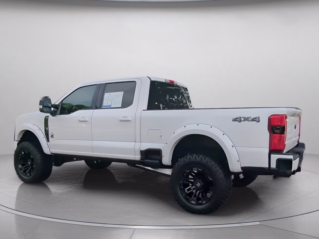 2024 Star White Metallic Tri-Coat Ford Super Duty F-250 SRW LARIAT Crew Cab Pickup 4X4 Truck