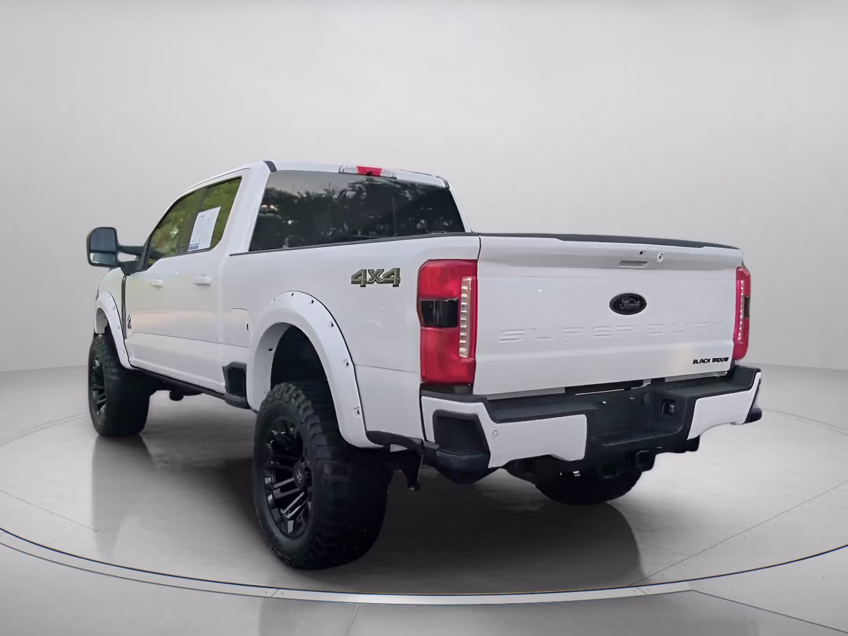 2024 Star White Metallic Tri-Coat Ford Super Duty F-250 SRW LARIAT Crew Cab Pickup 4X4 Truck