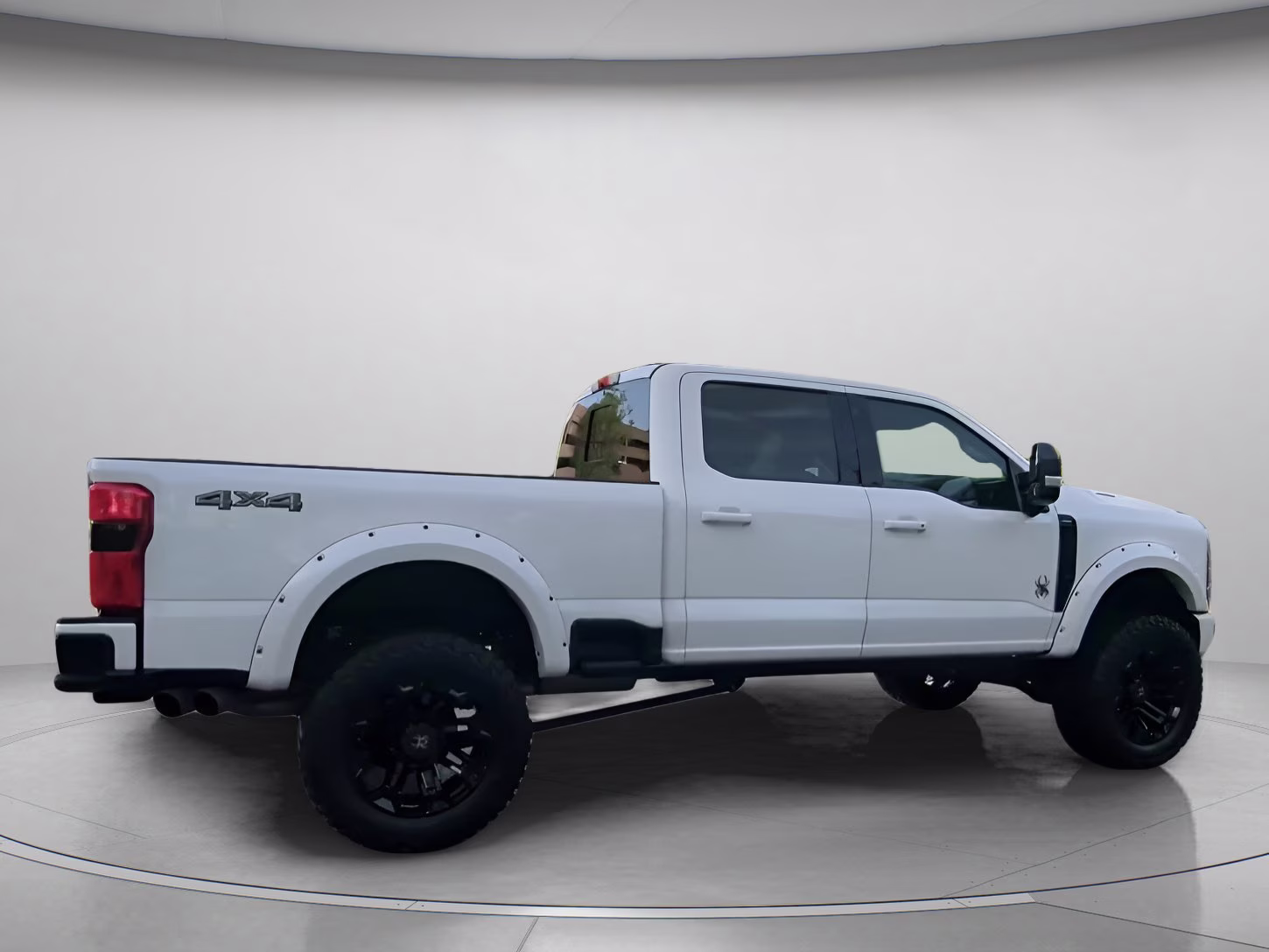 2024 Star White Metallic Tri-Coat Ford Super Duty F-250 SRW LARIAT Crew Cab Pickup 4X4 Truck