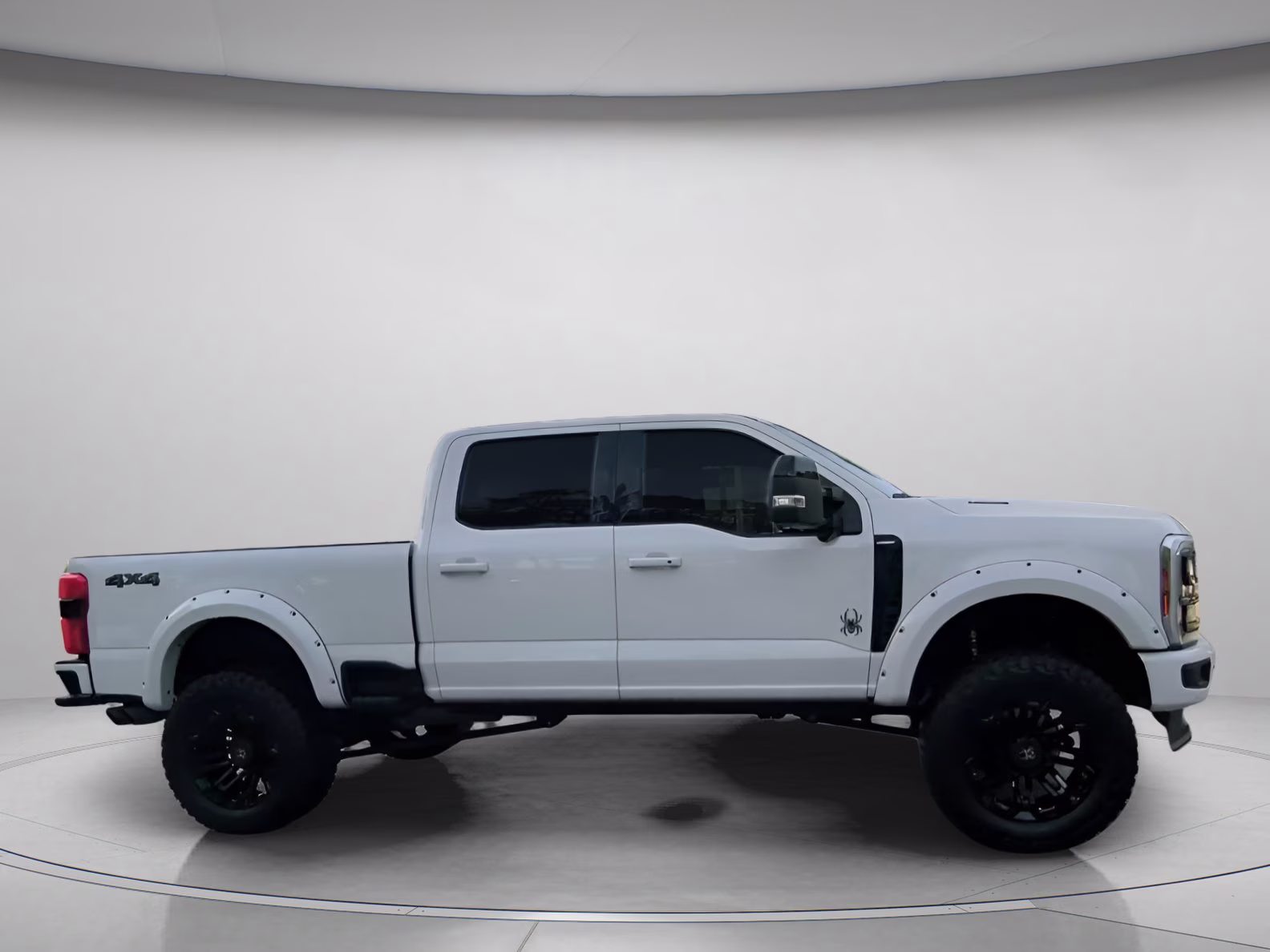 2024 Star White Metallic Tri-Coat Ford Super Duty F-250 SRW LARIAT Crew Cab Pickup 4X4 Truck