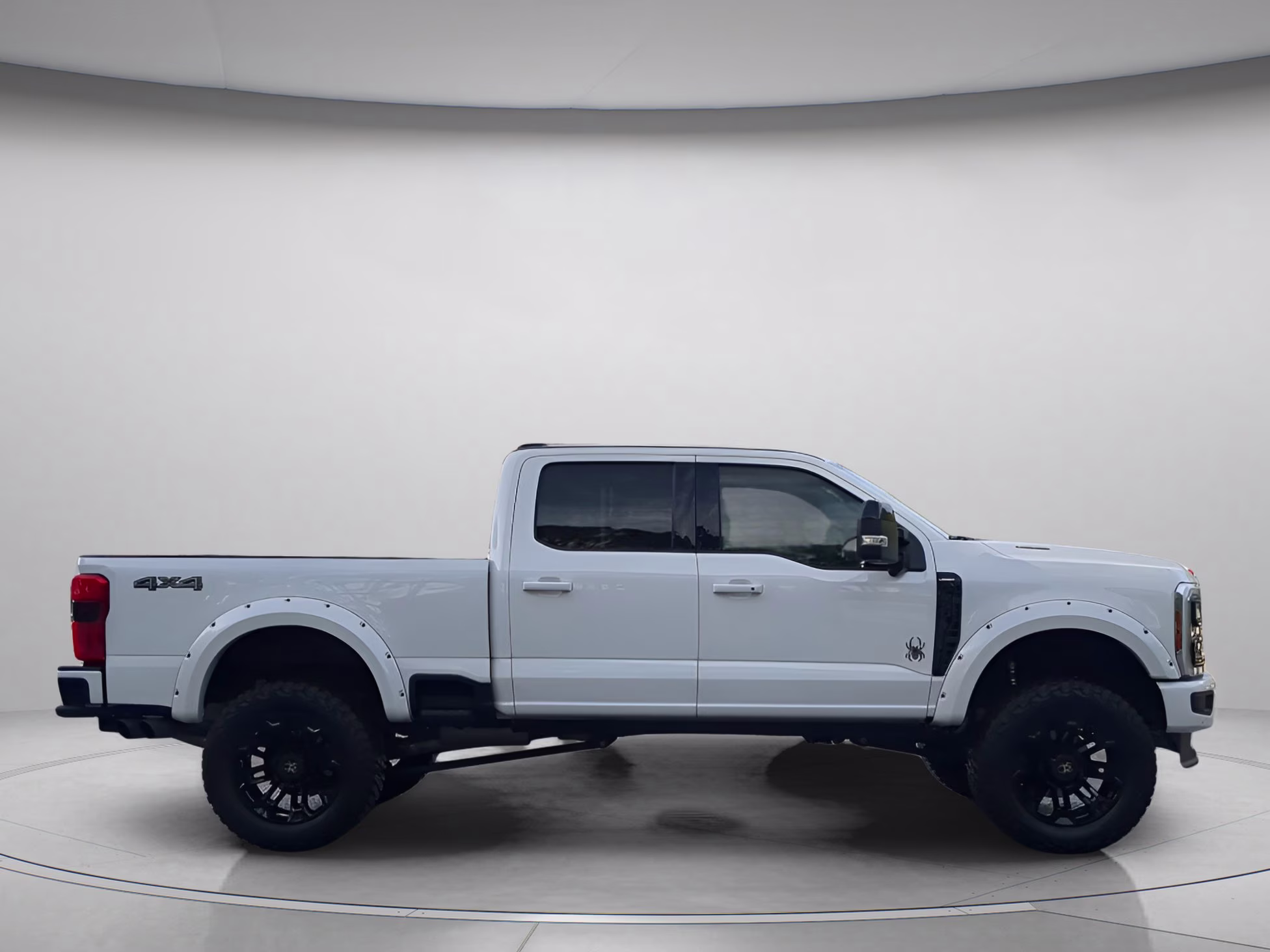 2024 Star White Metallic Tri-Coat Ford Super Duty F-250 SRW LARIAT Crew Cab Pickup 4X4 Truck