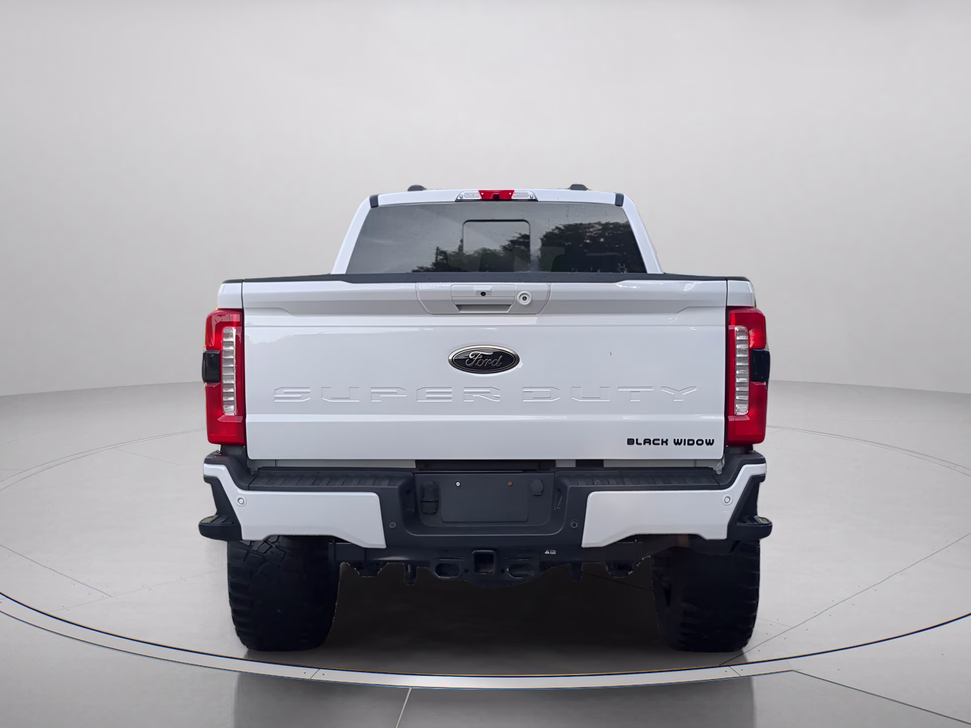 2024 Star White Metallic Tri-Coat Ford Super Duty F-250 SRW LARIAT Crew Cab Pickup 4X4 Truck