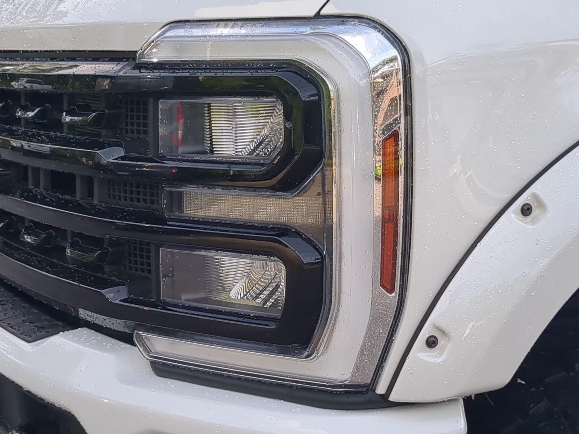 2024 Star White Metallic Tri-Coat Ford Super Duty F-250 SRW LARIAT Crew Cab Pickup 4X4 Truck
