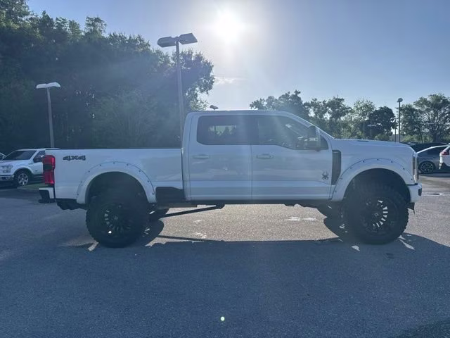 2024 Star White Metallic Tri-Coat Ford Super Duty F-250 SRW LARIAT Crew Cab Pickup 4X4 Truck