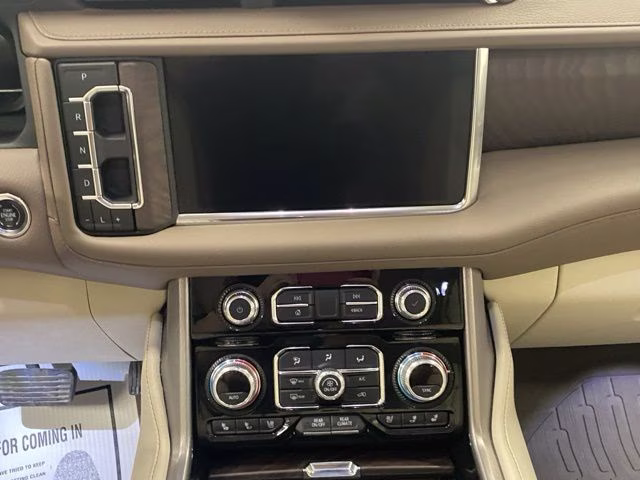 2023 Summit White GMC Yukon XL Denali 4X4 SUV