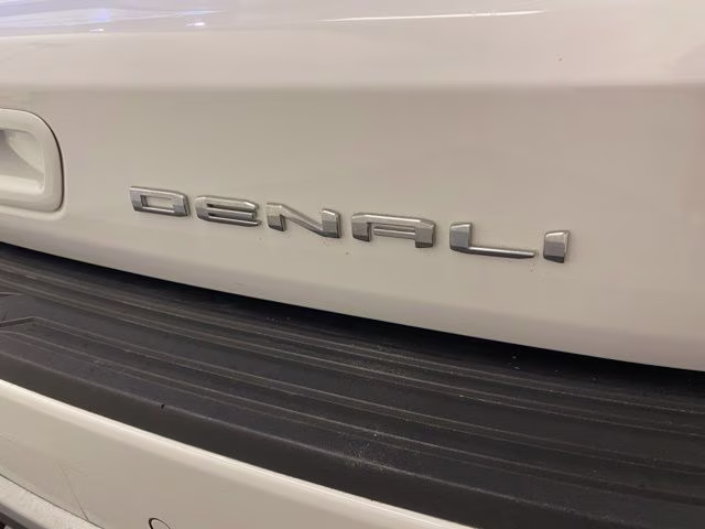 2023 Summit White GMC Yukon XL Denali 4X4 SUV