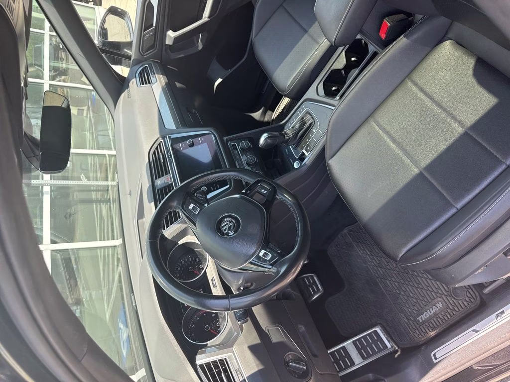 2021 Deep Black Volkswagen Tiguan 2.0T SE R-Line Black FWD SUV