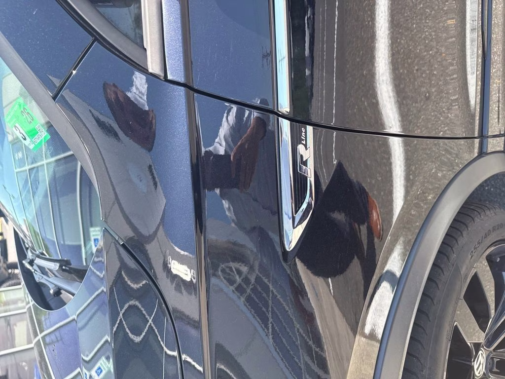 2021 Deep Black Volkswagen Tiguan 2.0T SE R-Line Black FWD SUV