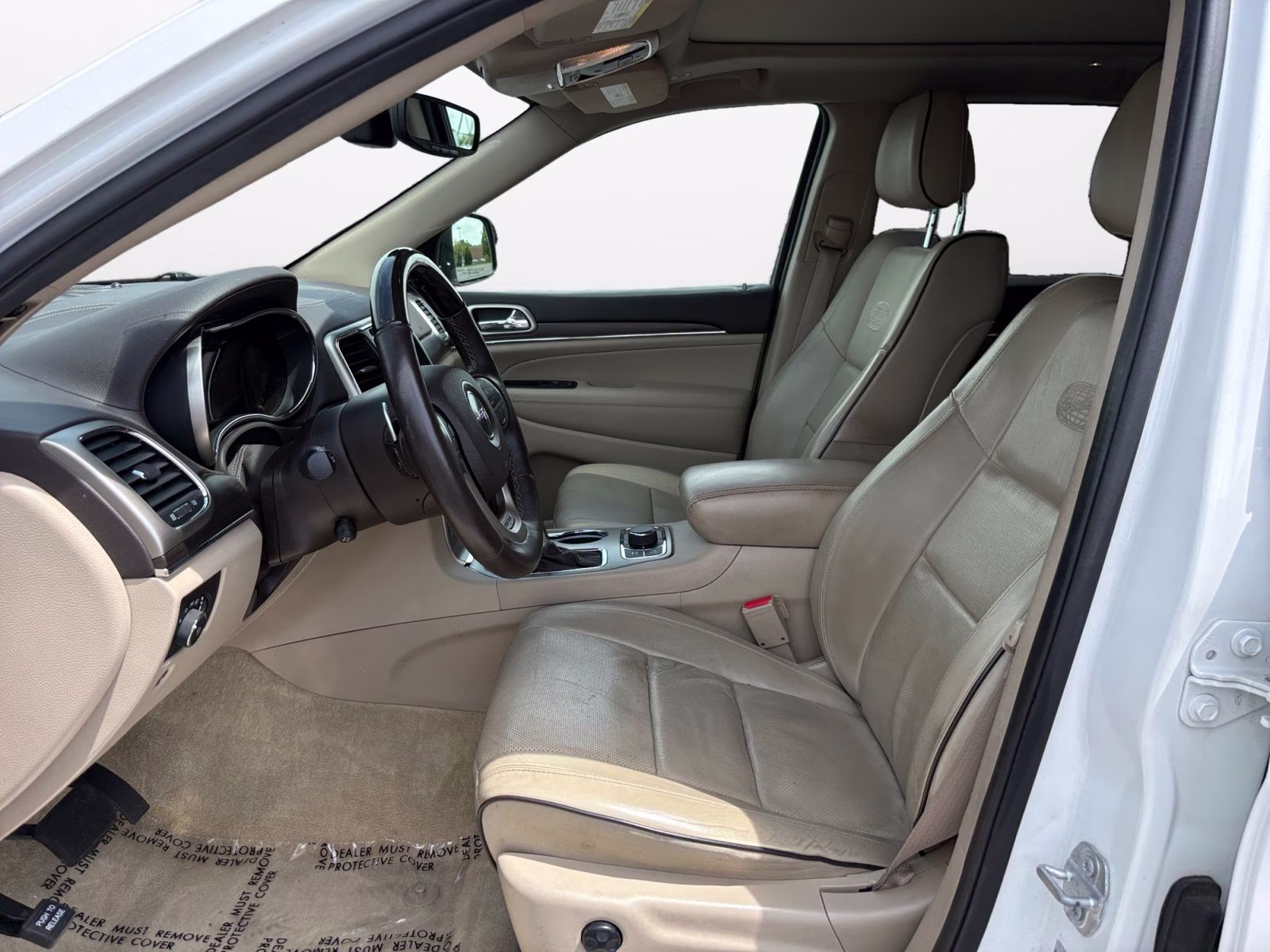 2017 Ivory 3-Coat Jeep Grand Cherokee Overland 4X4 SUV