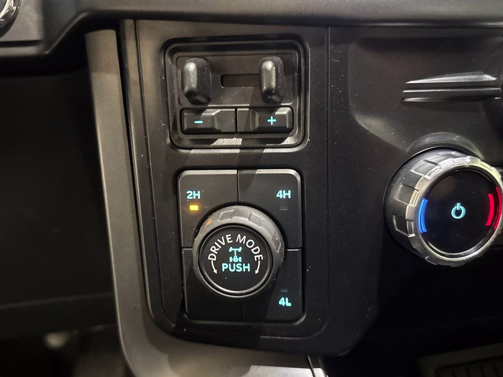 2024 Agate Black Metallic Ford F-150 XLT 4X4 Truck