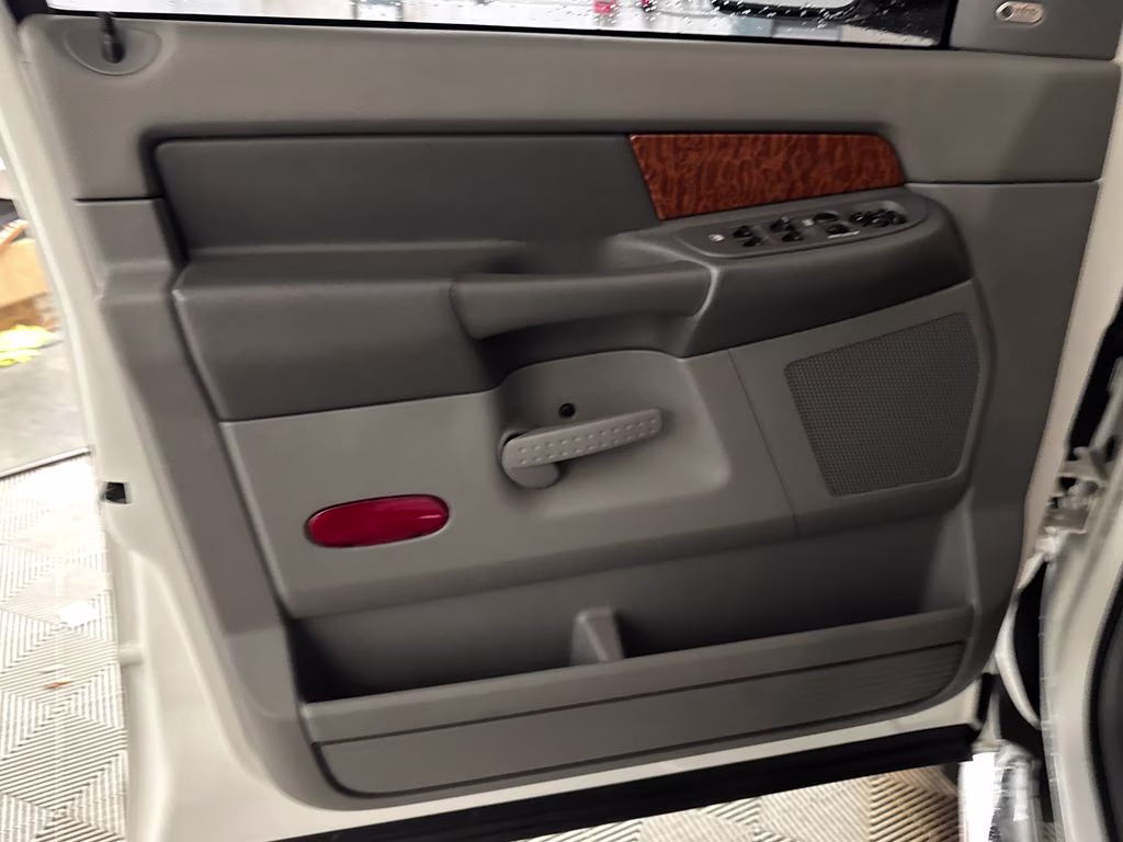 2006 Bright White Clearcoat Dodge Ram 1500 SLT 4X4 Truck
