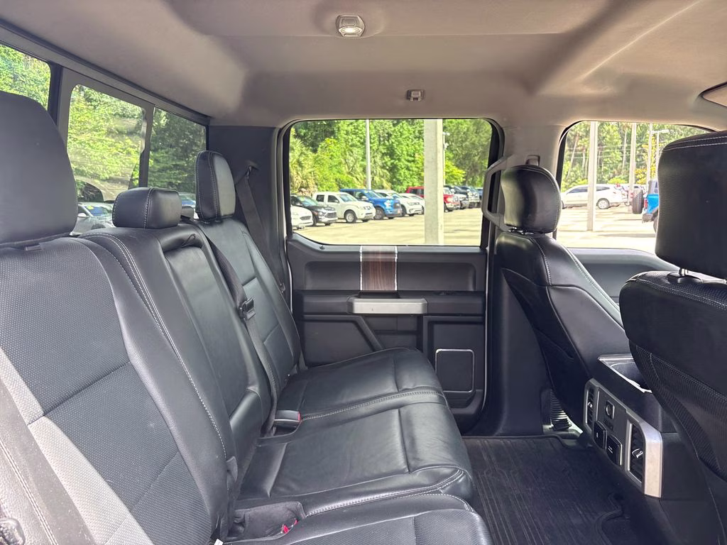 2017 White Platinum Clearcoat Metallic Ford F-150 Lariat 4X4 Truck