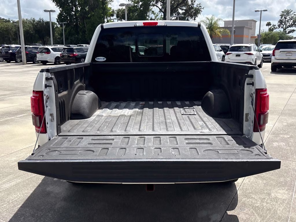 2017 White Platinum Clearcoat Metallic Ford F-150 Lariat 4X4 Truck