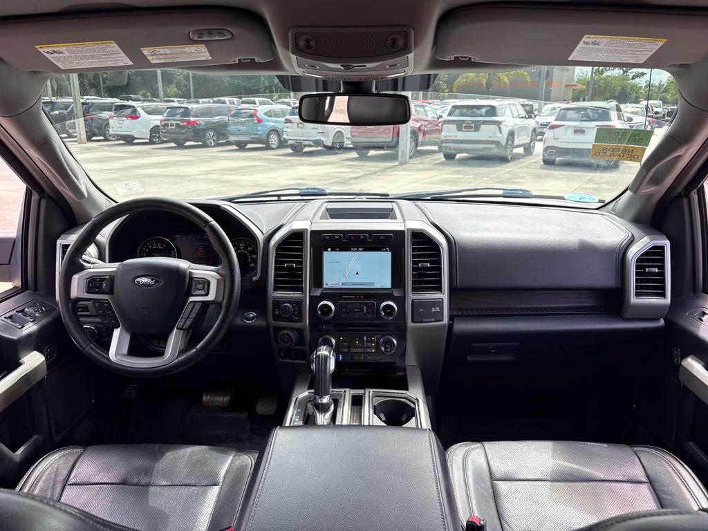 2017 White Platinum Clearcoat Metallic Ford F-150 Lariat 4X4 Truck