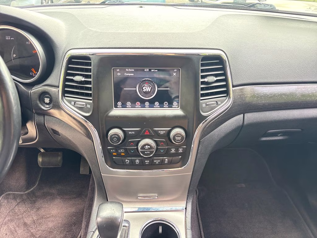 2018 Billet Silver Metallic Clearcoat Jeep Grand Cherokee Laredo RWD SUV