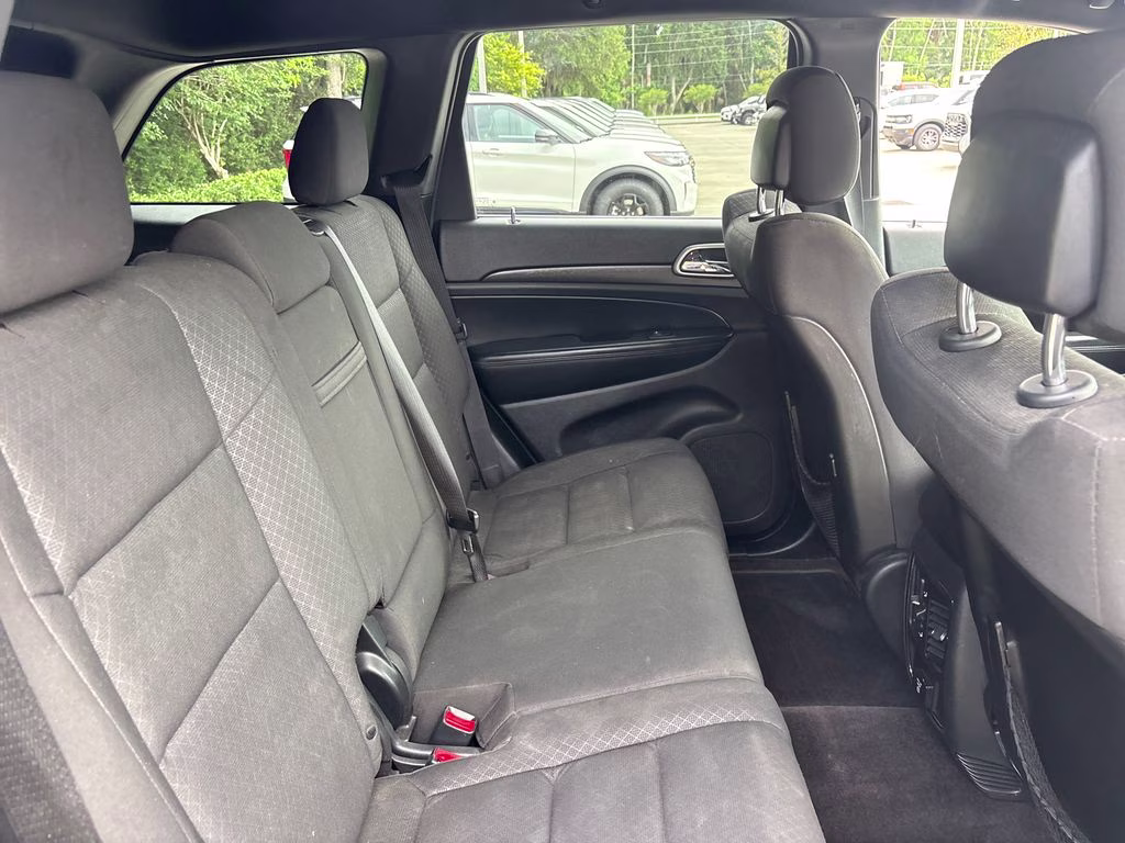 2018 Billet Silver Metallic Clearcoat Jeep Grand Cherokee Laredo RWD SUV