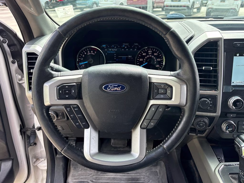2017 White Platinum Clearcoat Metallic Ford F-150 Lariat 4X4 Truck
