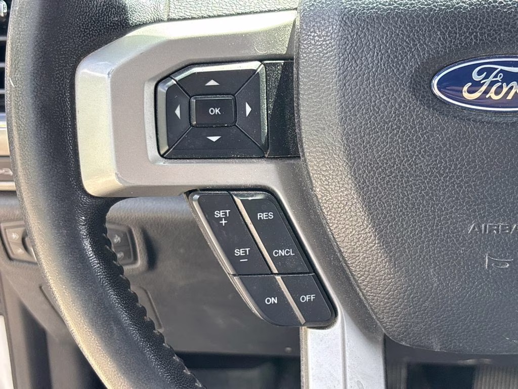 2017 White Platinum Clearcoat Metallic Ford F-150 Lariat 4X4 Truck