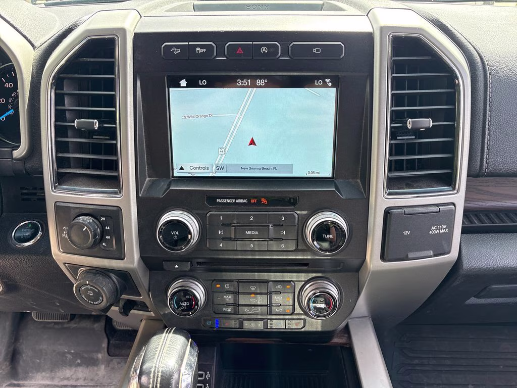 2017 White Platinum Clearcoat Metallic Ford F-150 Lariat 4X4 Truck