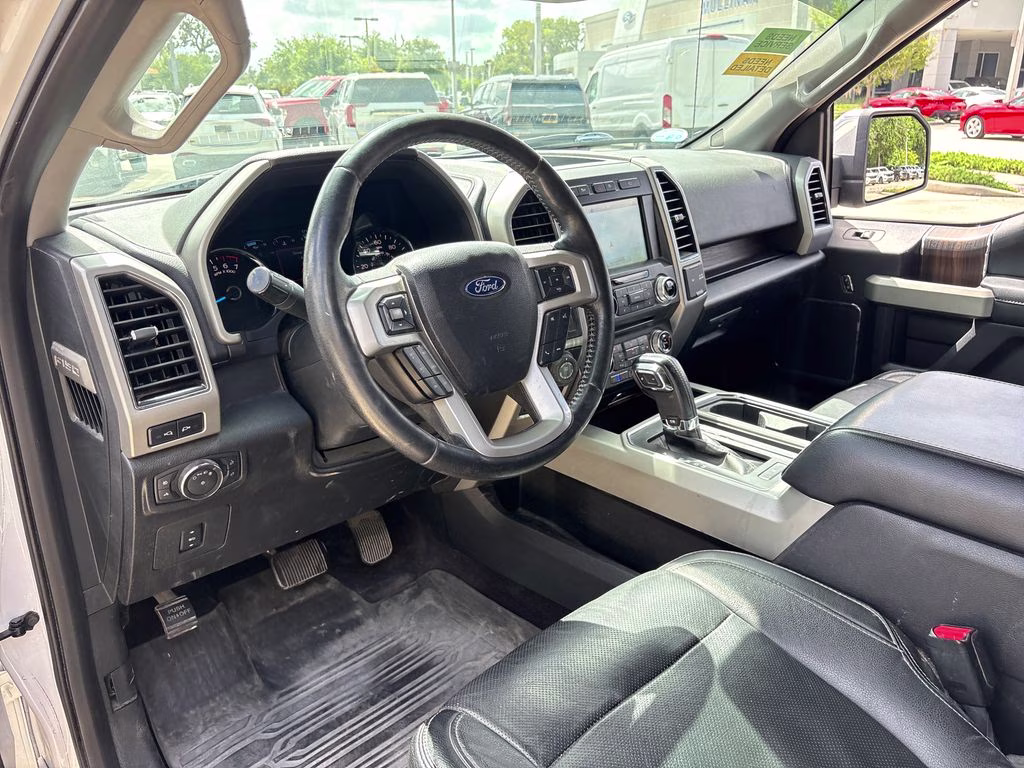 2017 White Platinum Clearcoat Metallic Ford F-150 Lariat 4X4 Truck