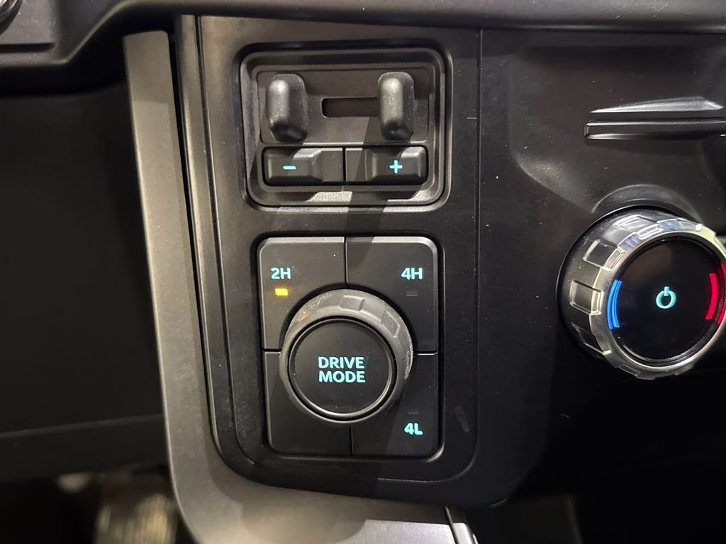 2024 Oxford White Ford F-150 XLT 4X4 Truck