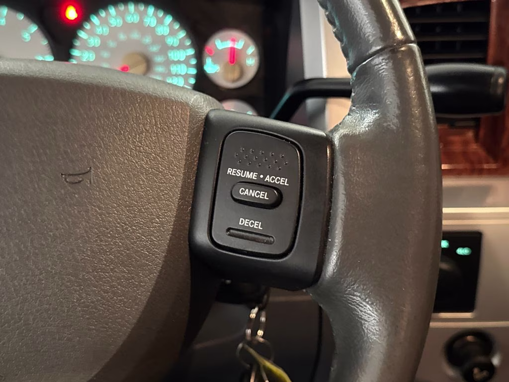2006 Bright White Clearcoat Dodge Ram 1500 SLT 4X4 Truck
