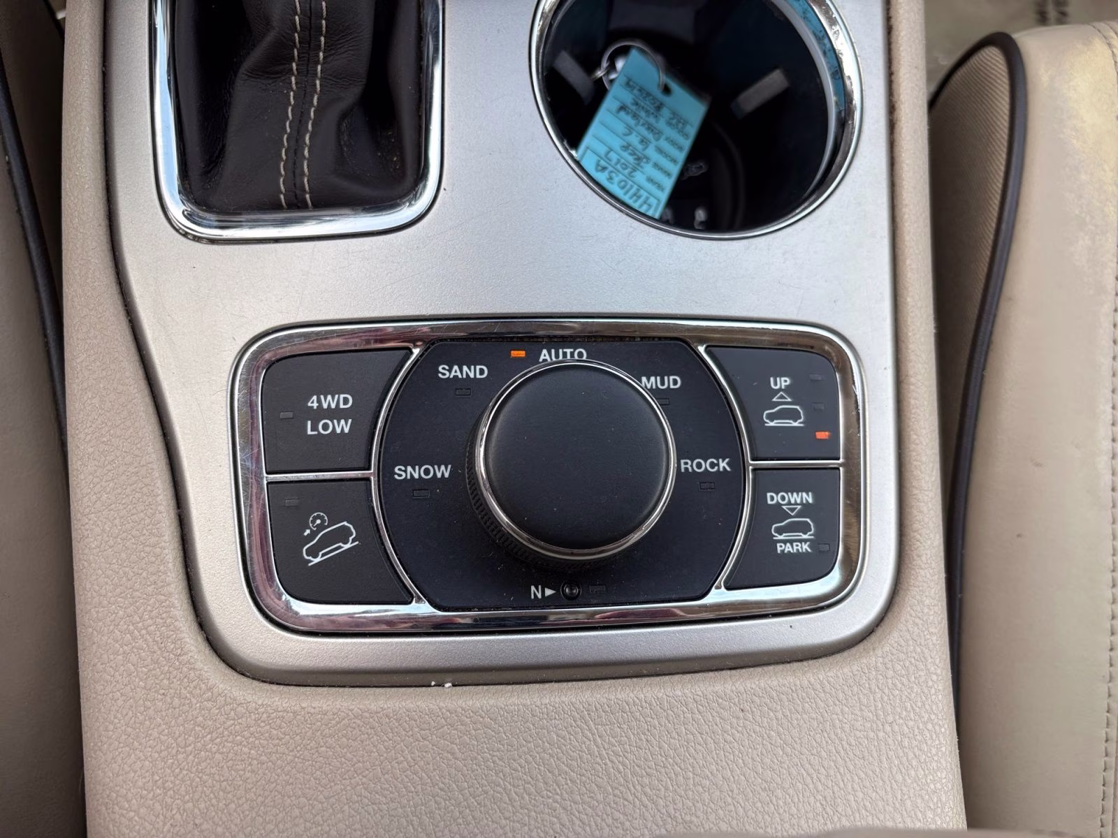 2017 Ivory 3-Coat Jeep Grand Cherokee Overland 4X4 SUV