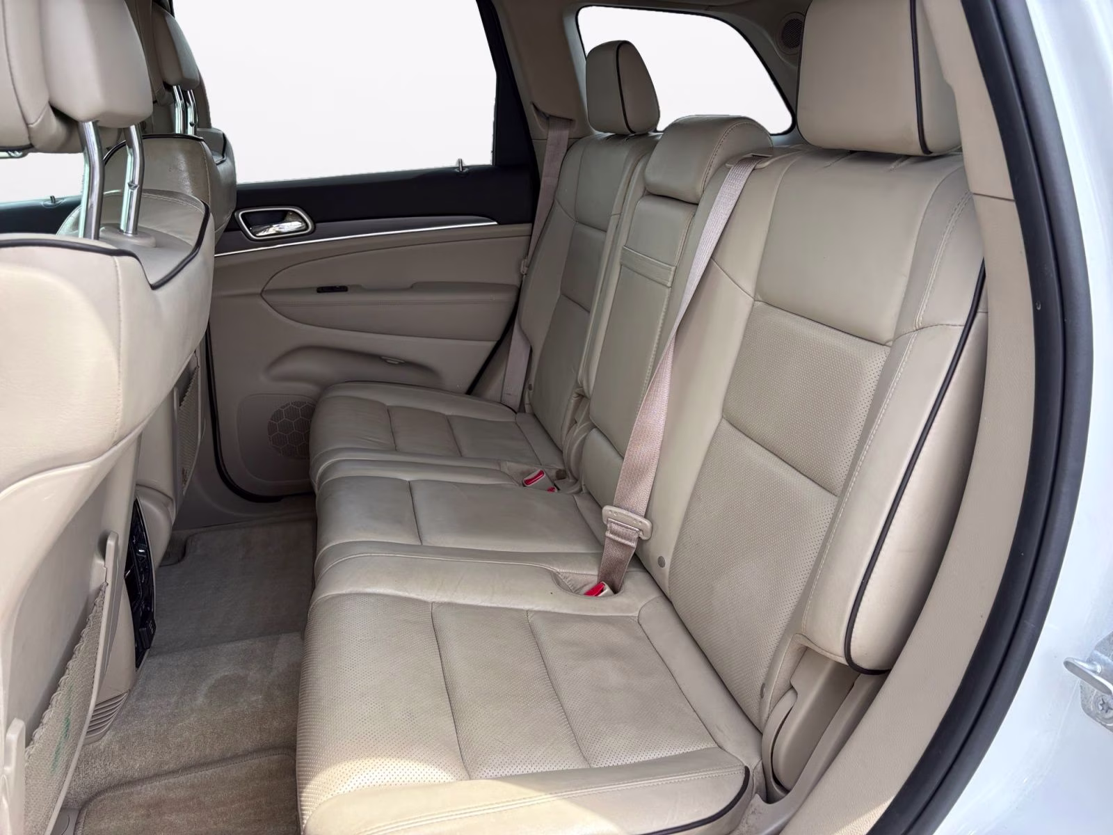 2017 Ivory 3-Coat Jeep Grand Cherokee Overland 4X4 SUV