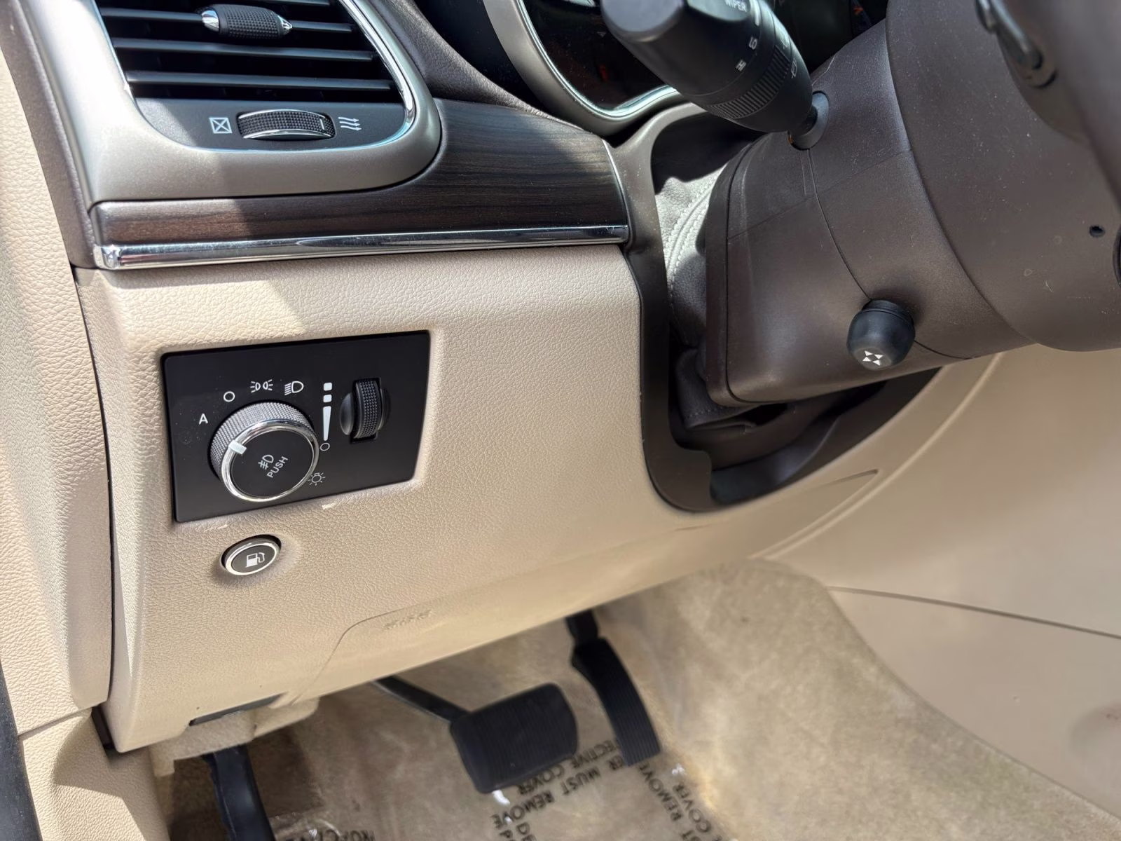 2017 Ivory 3-Coat Jeep Grand Cherokee Overland 4X4 SUV