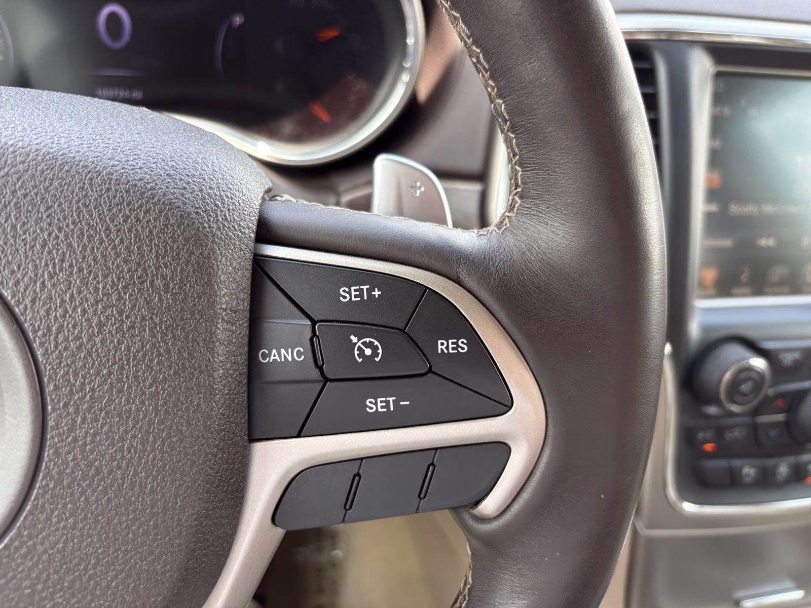 2017 Ivory 3-Coat Jeep Grand Cherokee Overland 4X4 SUV