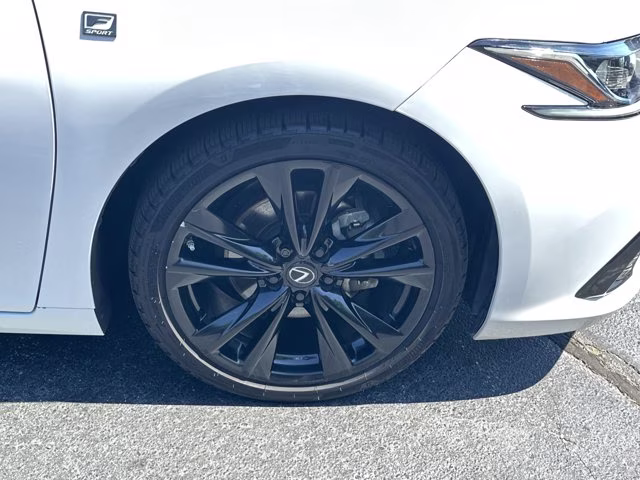 2022 Ultra White Lexus ES FWD Sedan