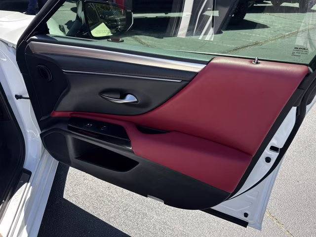 2022 Ultra White Lexus ES FWD Sedan