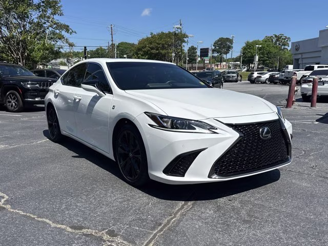 2022 Ultra White Lexus ES FWD Sedan