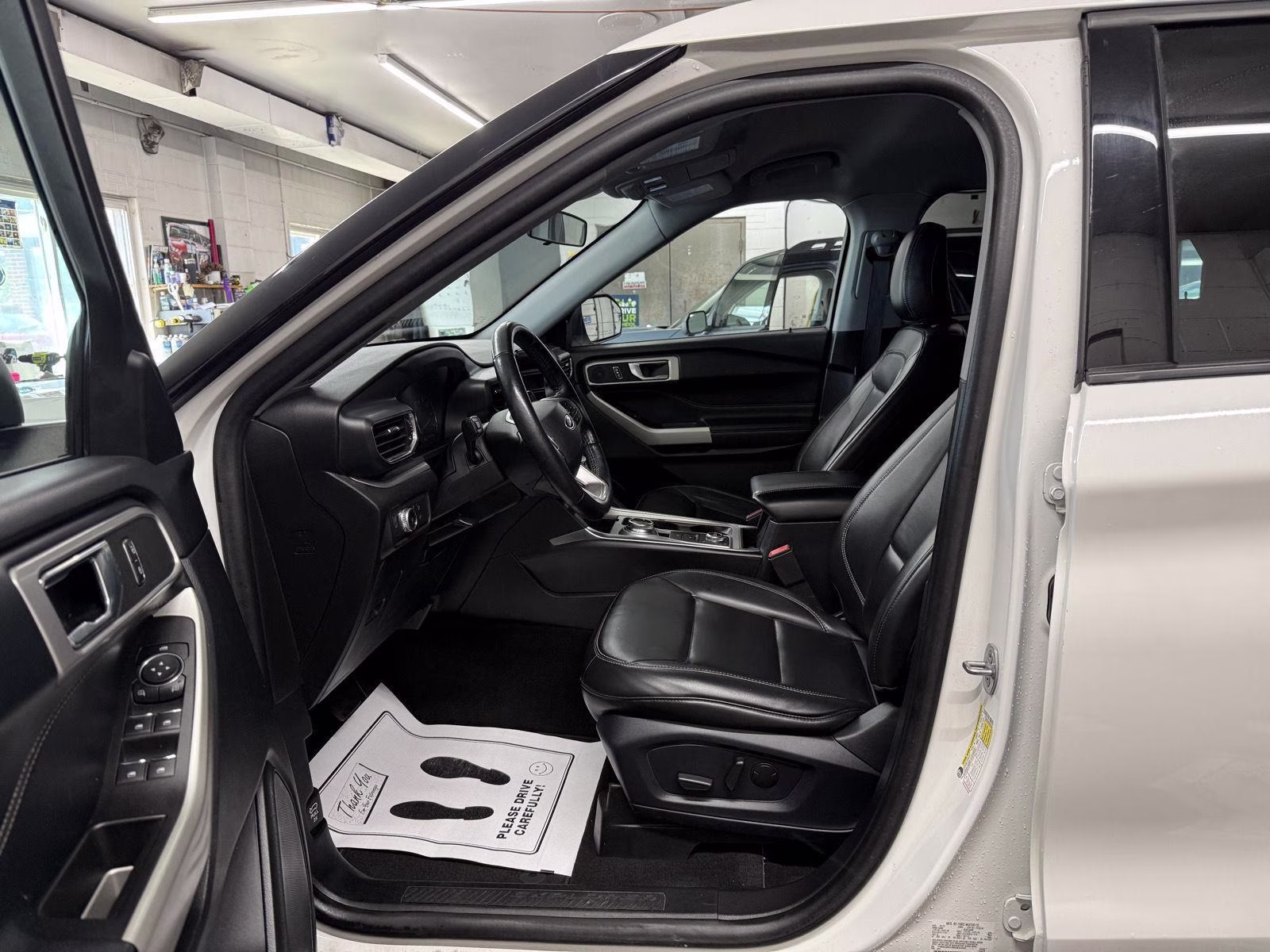 2021 Star White Metallic Tri-Coat Ford Explorer XLT 4X4 SUV